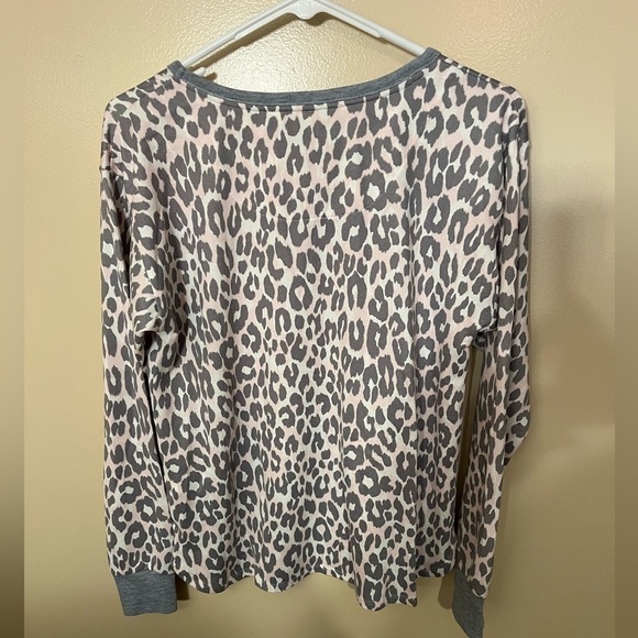 Kate Spade Gray/Pink Leopard Print Pajama Top NWOT Sz S - Picture 4 of 5